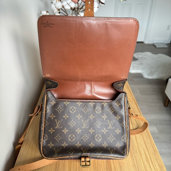 ā
AUTHENTICā
LOUIS VUITTON CARTOUCHIERE GM - Picture 12 of 15